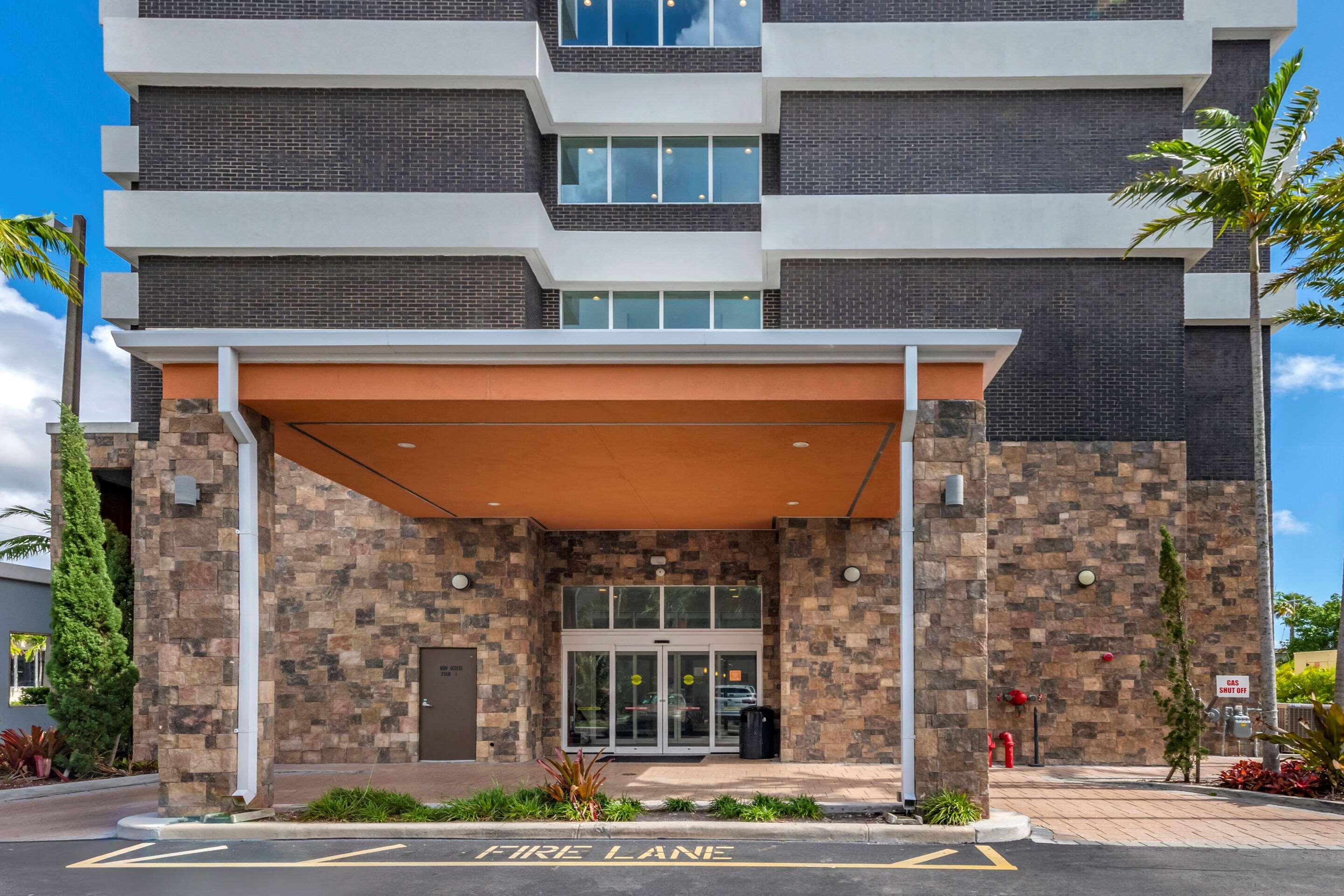 Comfort Suites Fort Lauderdale Airport & Cruise Port Dania Beach Dış mekan fotoğraf