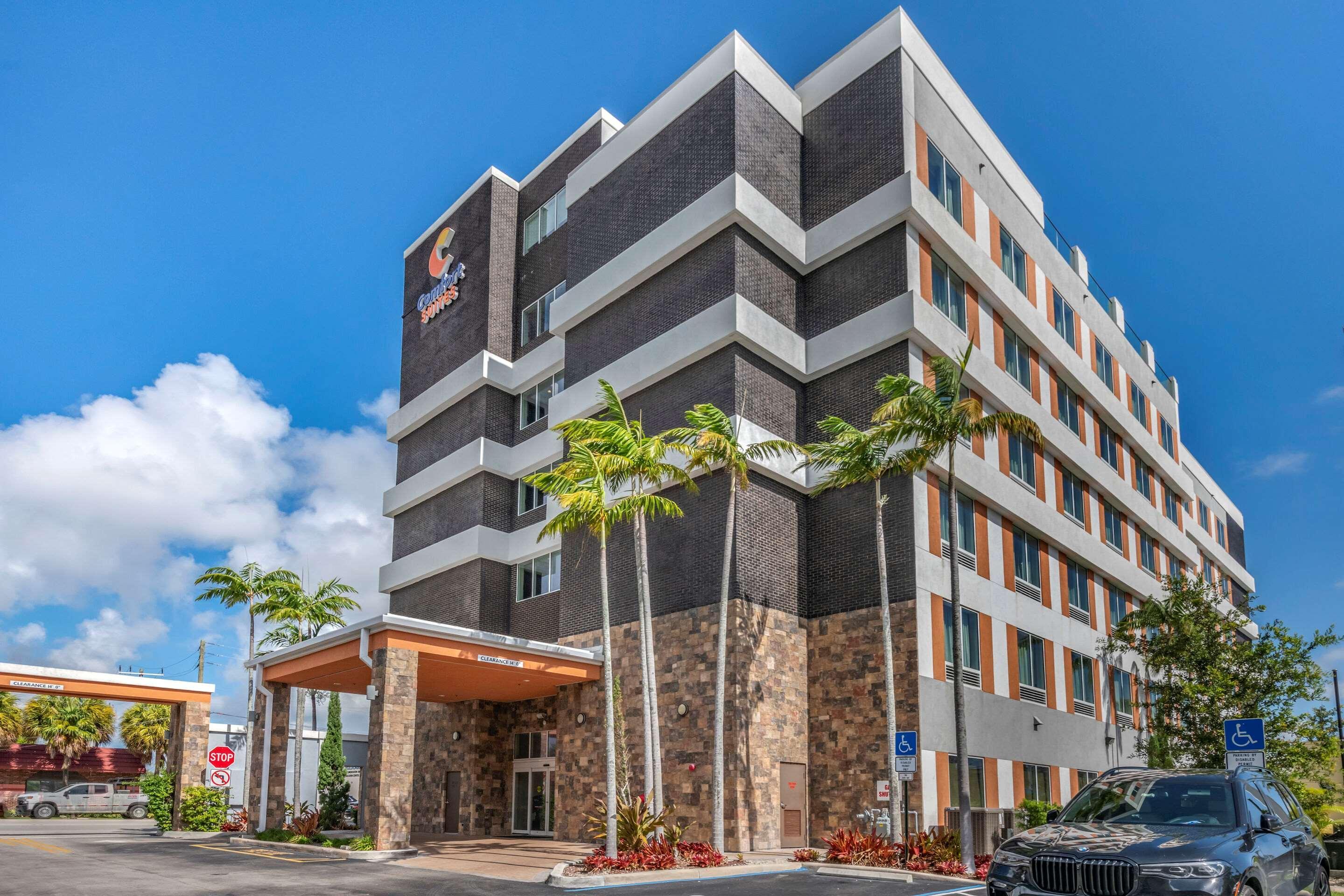 Comfort Suites Fort Lauderdale Airport & Cruise Port Dania Beach Dış mekan fotoğraf